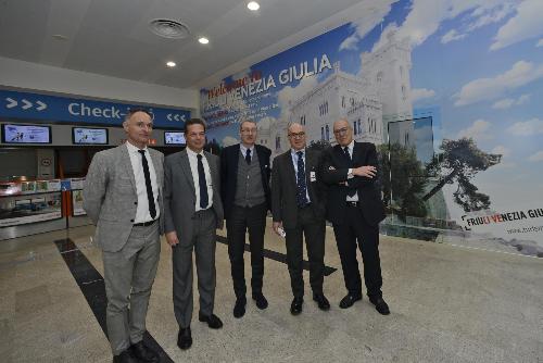 Bruno Bertero (direttore marketing PromoTurismoFVG), Stellio Vatta (responsabile procedimento Polo intermodale Trieste Airport),
Sergio Bolzonello (Vicepresidente Regione FVG), Antonio Marano (presidente Trieste Airport) e Marco Tullio Petrangelo (direttore generale PromoTurismoFVG), 
visitano Trieste Airport in occasione della conferenza stampa sull'attività dello scalo regionale - Ronchi dei Legionari 07/03/2018